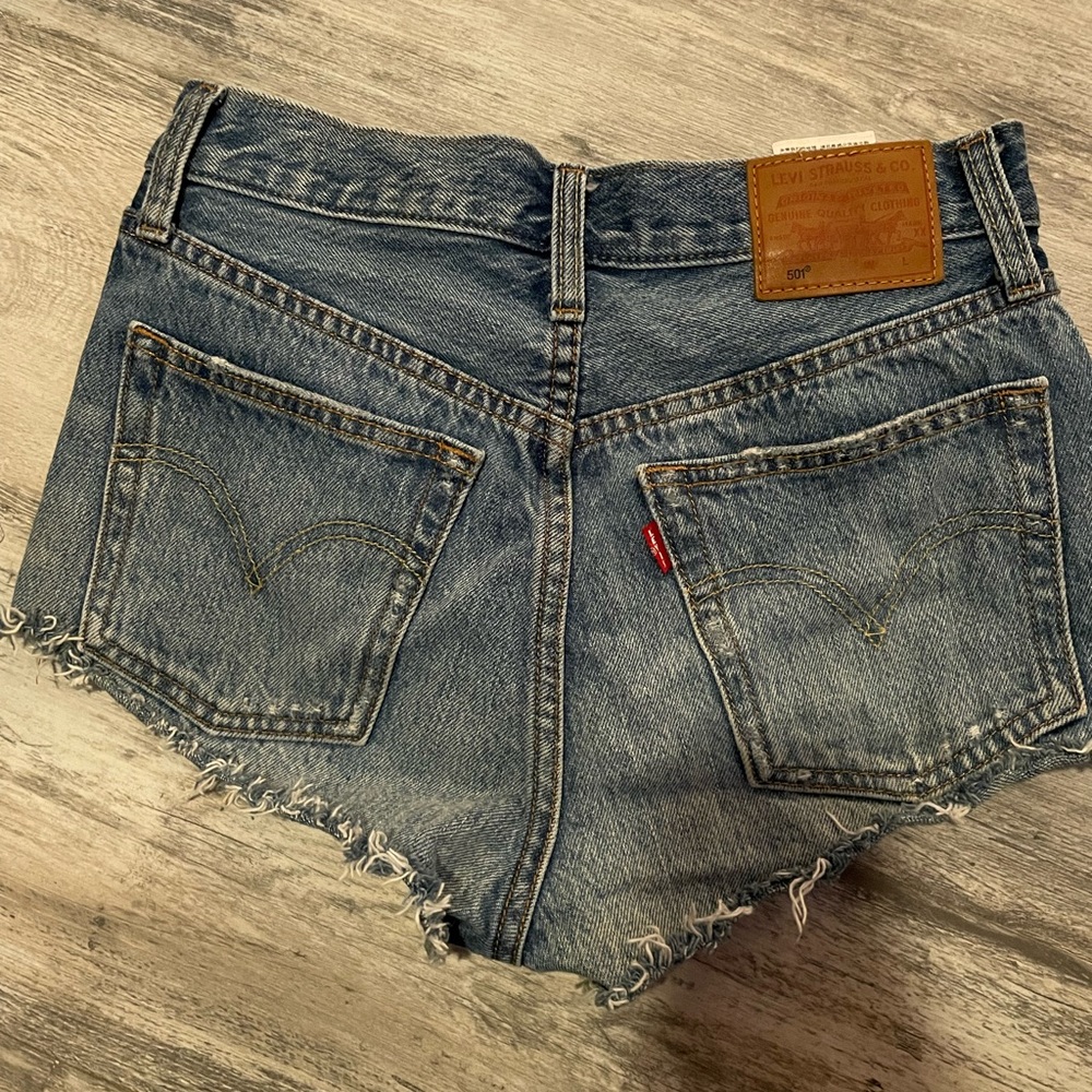 Levis 501 short jean shorts - Picture 4 of 5